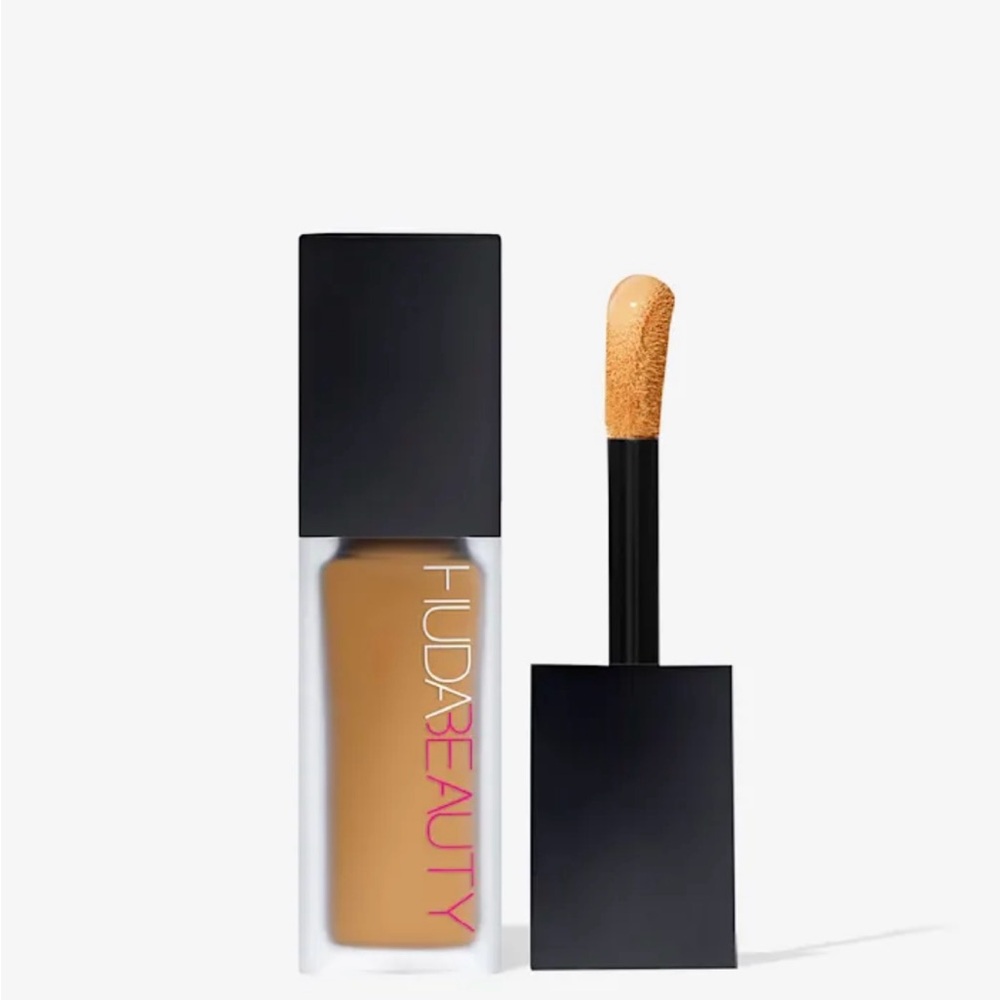 HUDA BEAUTY #FauxFilter Luminous Matte Liquid Concealer - Praline  (BNIB)